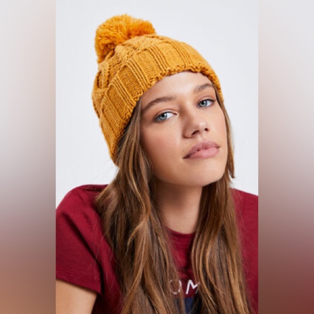 BRAND NEW LA Hearts Cable Knit Pom Beanie